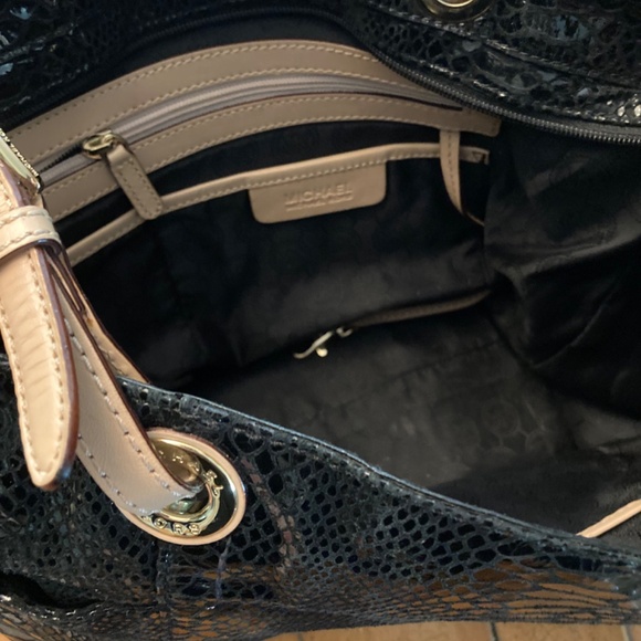 Michael Kors Tote Bag Black Canvas BUNDLE  Michael Kors Black Snak tote - Picture 3 of 4